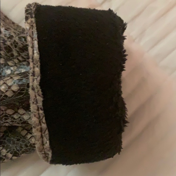 Python Printed Gloves - Picture 3 of 4